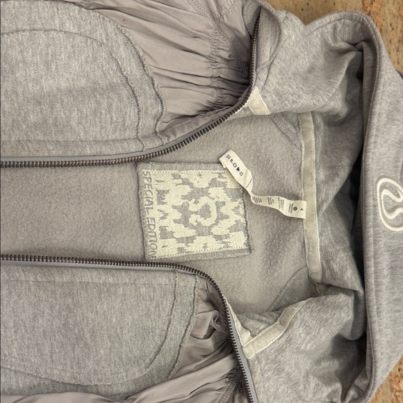 Lululemon Special Edition hooded ruched Warm Up Hooded Jacket Gray 4 RARE - Picture 2 of 13